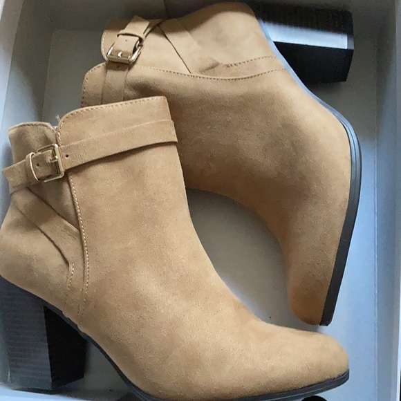 Tan stacked heel booties - Picture 2 of 2